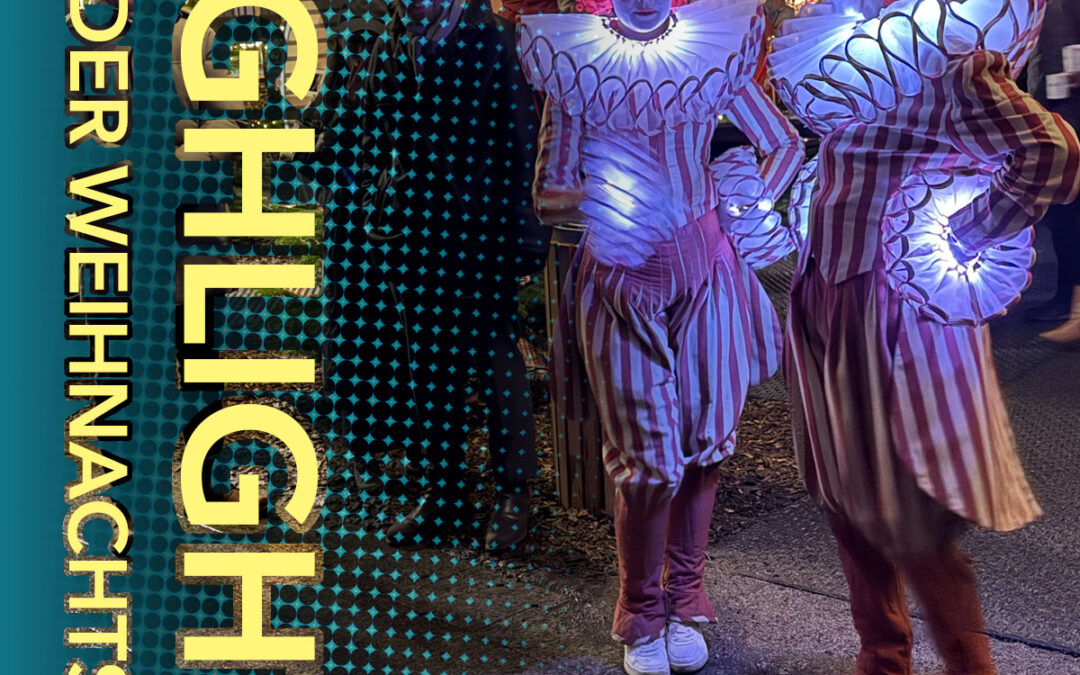 Besucher auf dem Weihnachtsmarkt Engel, Licht und Meer im Kurpark Binz bei beleuchteten Animateuren