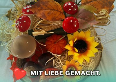 Gestecke der Bewohner beim Herbstbasteln
