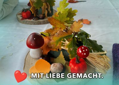 Gestecke der Bewohner beim Herbstbasteln